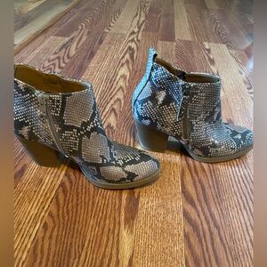 Universal Thread tan and brown Snakeskin Ankle Booties